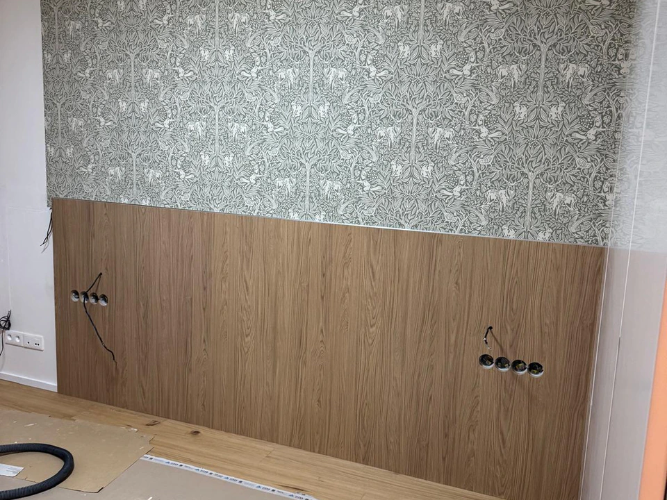 Designová stěna s podsvícením – průběh prací